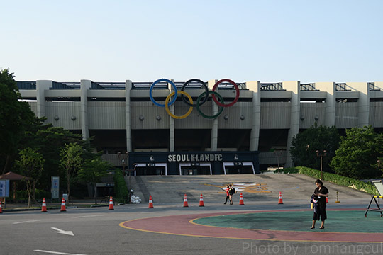BTSソウルコン開催地・ソウルオリンピック主競技場（蚕室綜合運動場）は東京ドームのような存在か？～ソウルコンのラッキーアイテムは？